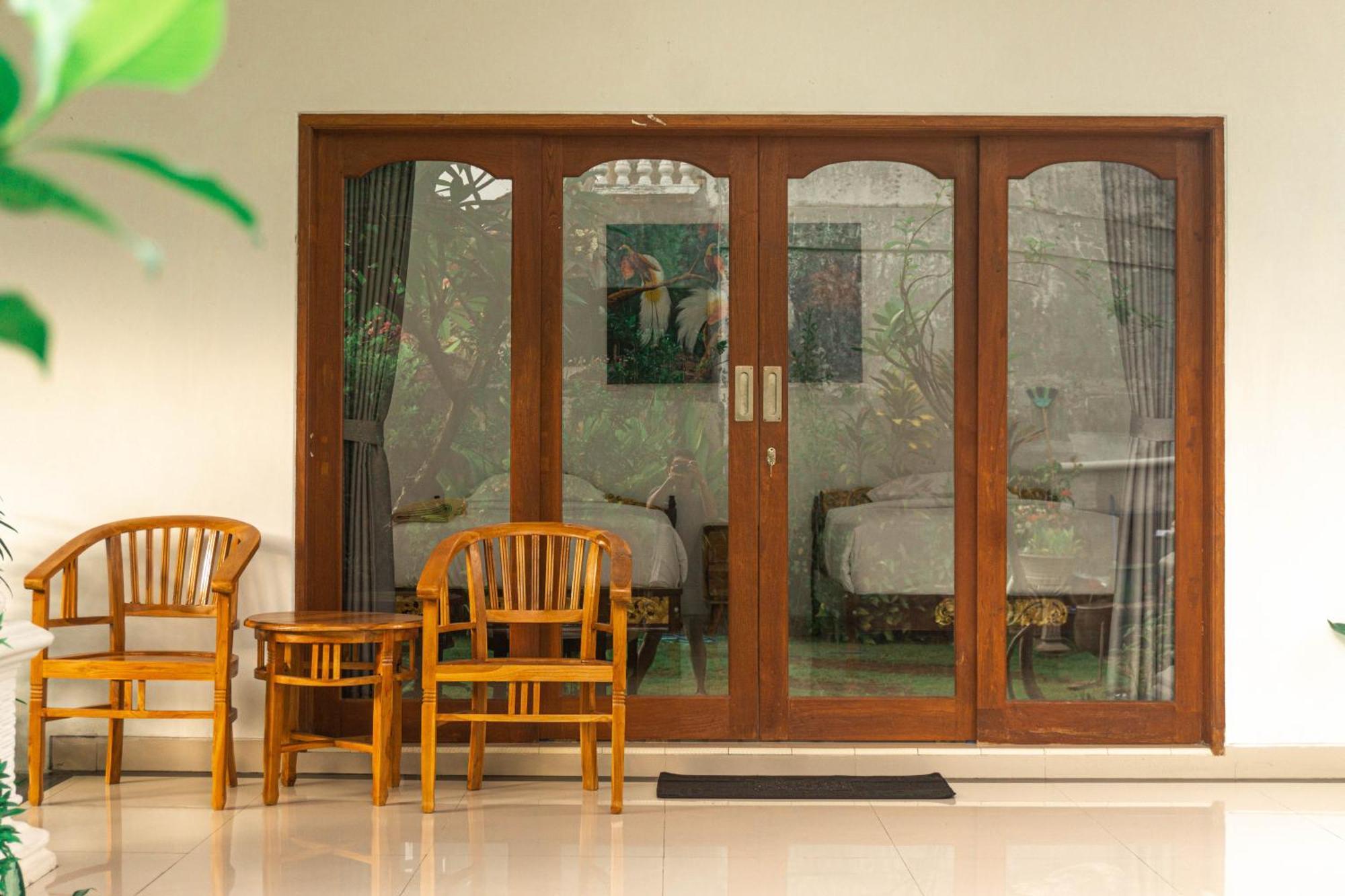 Srinadi Guest House Lovina Exterior photo