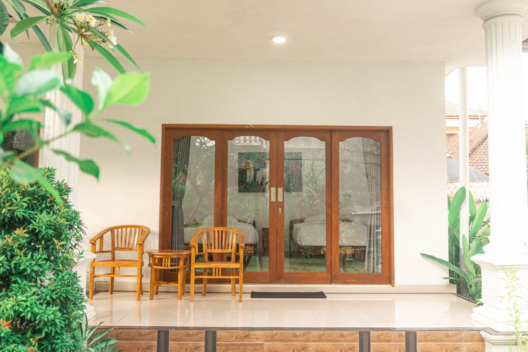Srinadi Guest House Lovina Exterior photo