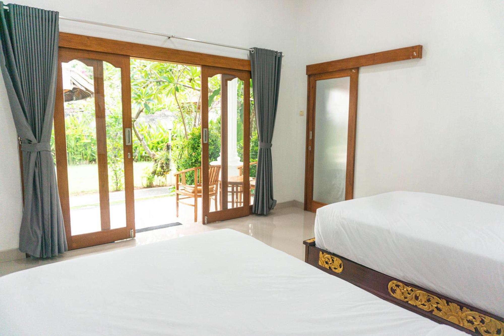 Srinadi Guest House Lovina Exterior photo