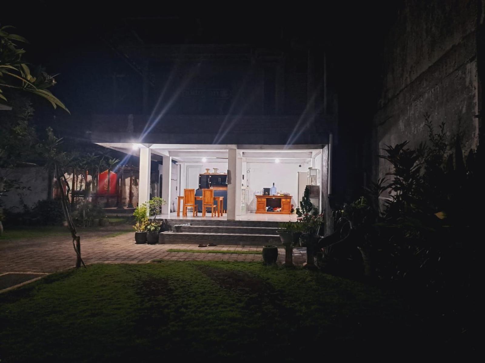 Srinadi Guest House Lovina Exterior photo
