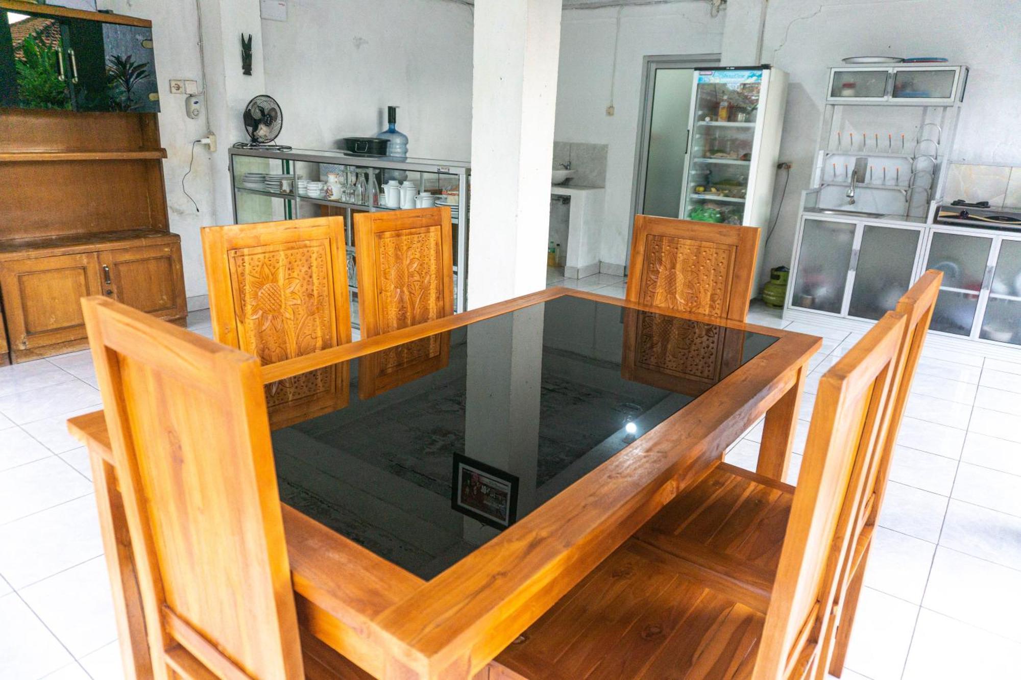 Srinadi Guest House Lovina Exterior photo