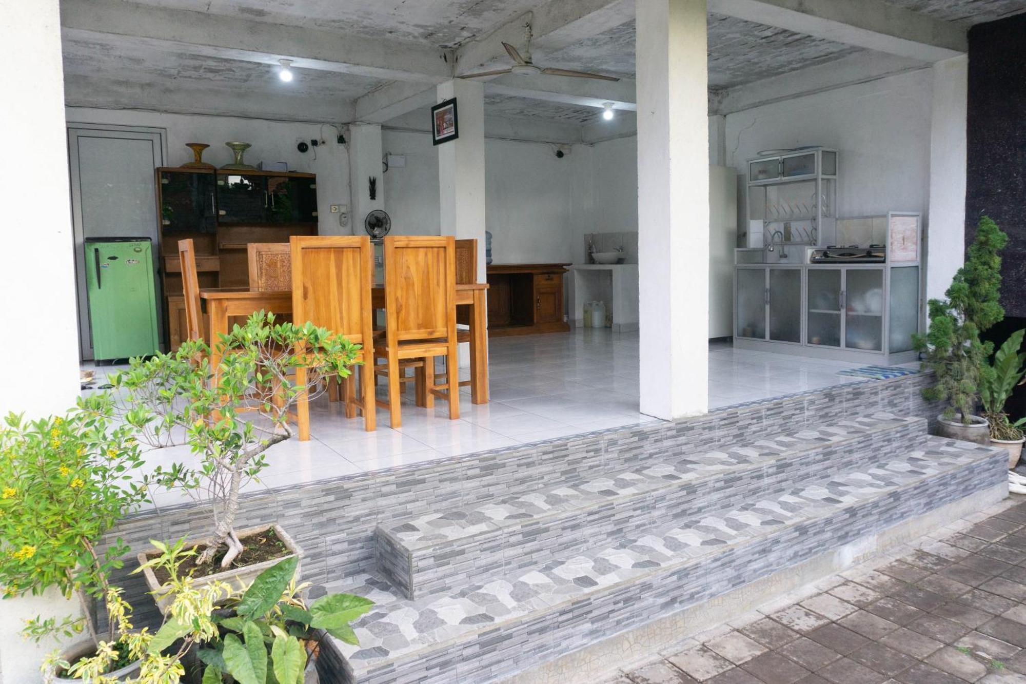Srinadi Guest House Lovina Exterior photo