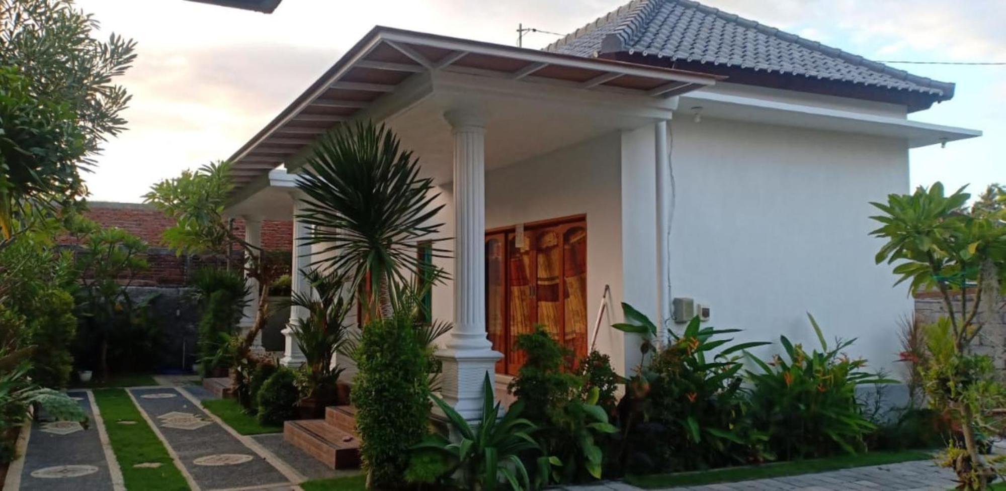 Srinadi Guest House Lovina Exterior photo